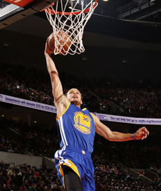 库里单手暴扣，见证传奇的震撼瞬间