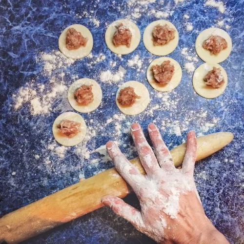 探寻古法美食：槐叶冷淘翡翠面的奇妙之旅