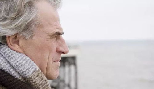 揭秘黑发育发中心：白发转黑发产品竟是骗局？