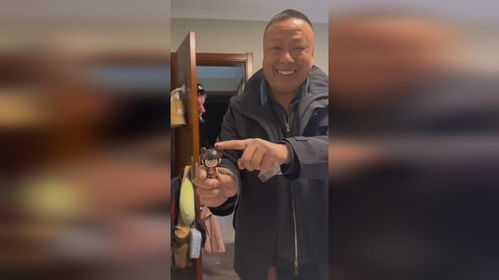 爸爸偷偷给22岁女儿买哪吒玩具：爱的另一种表达