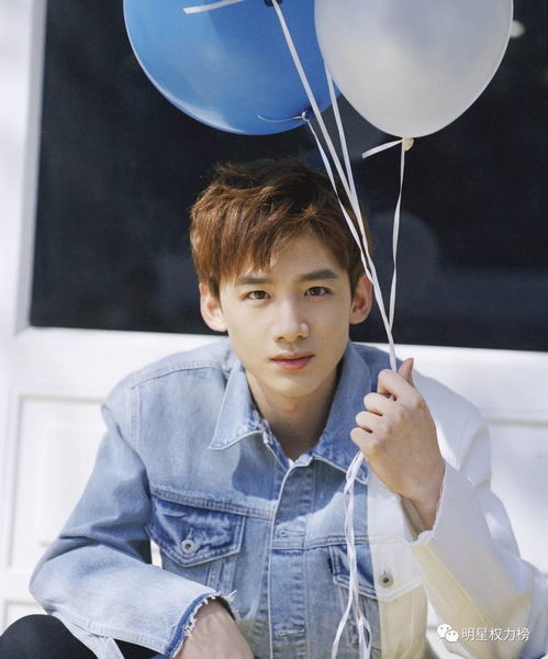 白敬亭章若楠同框穿搭，解锁ins风情侣博主的时尚密码