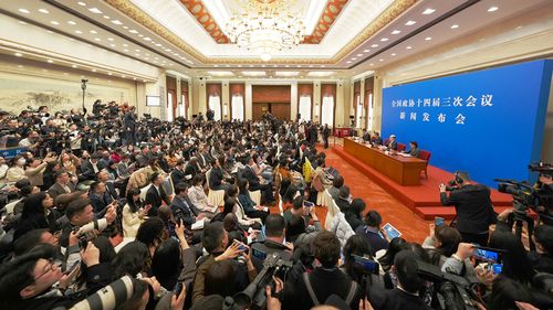 聚焦两会热点：从我身边看民生议题的改变