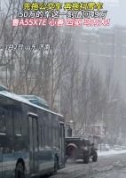 四驱车雪地救援：一场惊心动魄的冰雪挑战