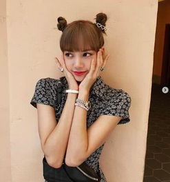 Lisa身着中国设计师定制礼服闪耀奥斯卡红毯