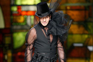 设计师约翰·加利亚诺：天才与争议的交织人生