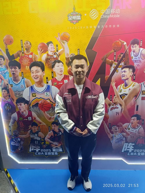 当年被姚明托举的孩子回来了，如今他已成为篮球新星