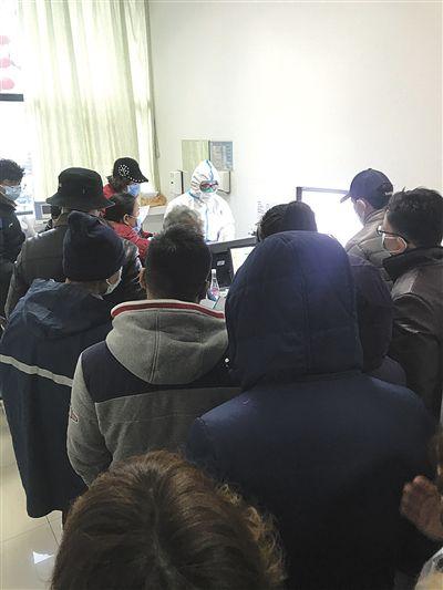 医生玩游戏致患者排队1小时，医院通报引深思：全院排查工作电脑的背后