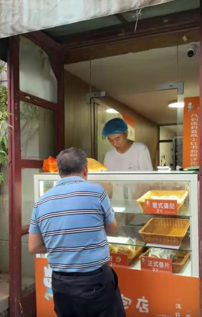 小伙开2元面包店日入4000元：他的创业故事让人泪目