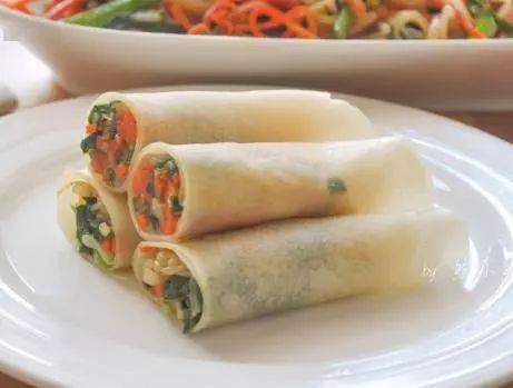 春饼的奇妙之旅：从北方到闽南，舌尖上的文化碰撞