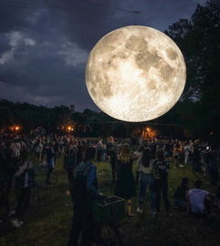 那晚的月亮，真的亮过现在的灯吗？