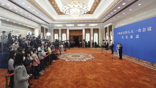 亲历全国两会首场代表通道：感受中国经济与科技的脉动