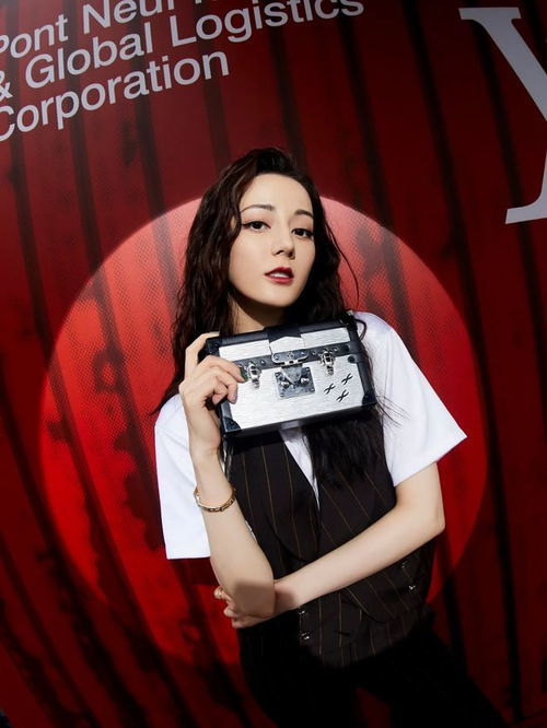 迪奥认领迪丽热巴刘雨昕：当偶像与时尚碰撞出的火花