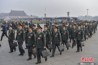 直击两会现场：感受代表们入场的庄严时刻