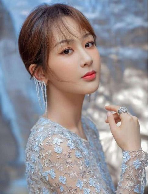 杨紫全国巡跳：一场魔性舞蹈引发的文旅狂欢