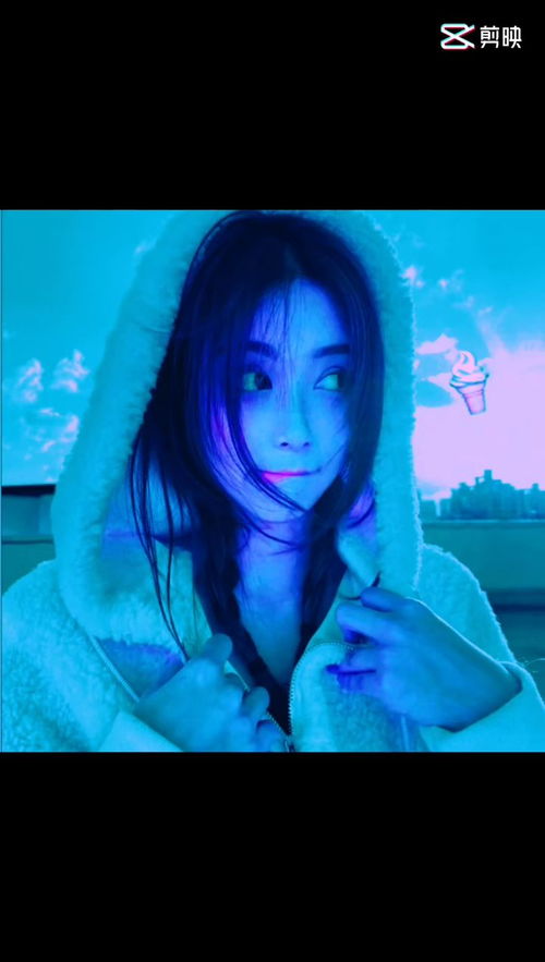 滤镜加持下的浪漫与现实：一场视觉与情感的双重盛宴