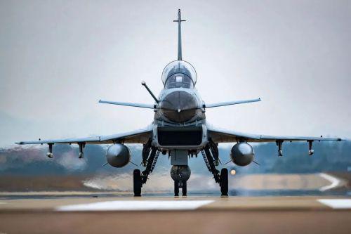 感受中国战机的震撼：歼-20与歼-35A带来的压迫感