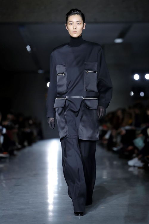 峰哥的潮人蜕变之路：从平凡到新浪走秀的闪耀时刻