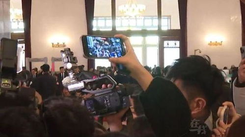 人山人海中，美国记者为何没采访到董明珠？