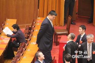 姚明两会独坐最后一排：低调背后的深意