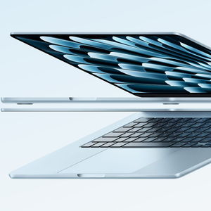 苹果2025款天空蓝M4 MacBook Air实机展示：性能与颜值并存
