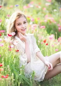 她用艺术诠释生命：一位女性艺术家的追梦之旅