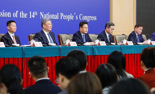 央行行长潘功胜透露降准降息信号，背后隐藏哪些深意？