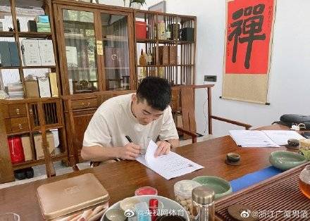 心碎！孙铭徽右脚跟骨骨折，广厦男篮的未来何去何从？