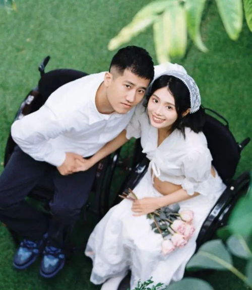 00后夫妻带着1岁半小女儿跑运输：生活虽苦，但爱从未缺席