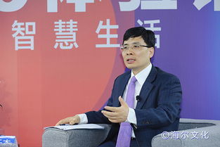 周云杰回应与雷军同框走红：科技创新是时代最强音