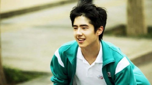 刘昊然携手VICUTU解锁旅型新风尚：一场关于梦想与远方的时尚之旅