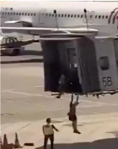 亲历者讲述：飞机空着飞走的离奇经历