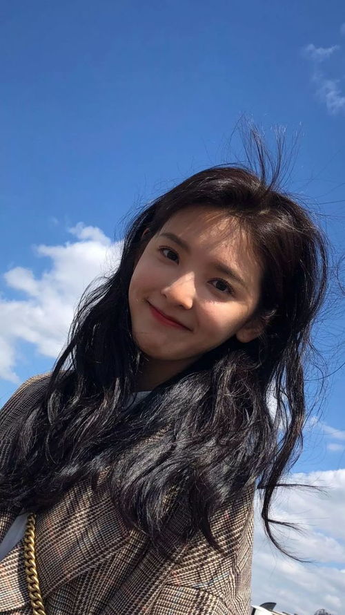 章若楠巴黎时装周之旅：优雅与时尚的完美碰撞