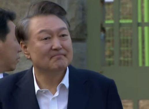 尹锡悦获释：从被捕到重获自由的52天