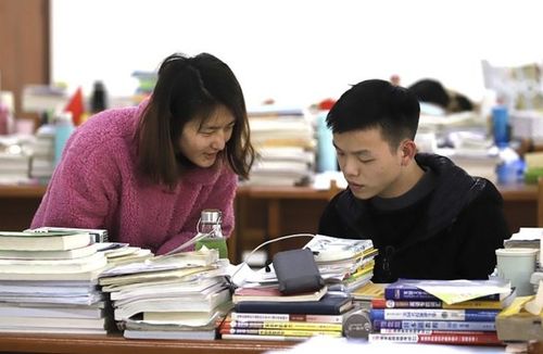 研究生就业难题：导师是否该负责帮学生找工作？