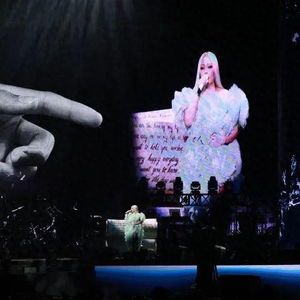 张惠妹演唱会冻出鼻涕：到底几度啊？