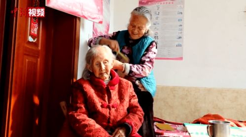 111岁母亲与90岁儿子同框：跨越百年的亲情故事