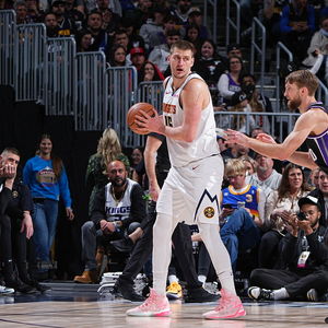 约基奇豪华三双，掘金核心的无敌表现