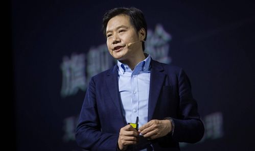 雷军合影后冲出人群：手机险被挤掉，真实现场还原