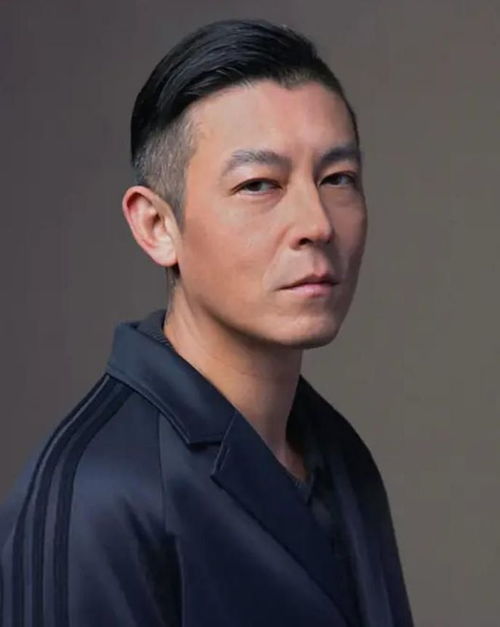 陈冠希晒与娇妻秦舒培自拍照：小9岁妻子皮肤状态逆天