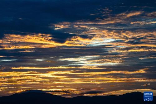 云霞深处的诗意人生：一位文学爱好者的追梦之旅