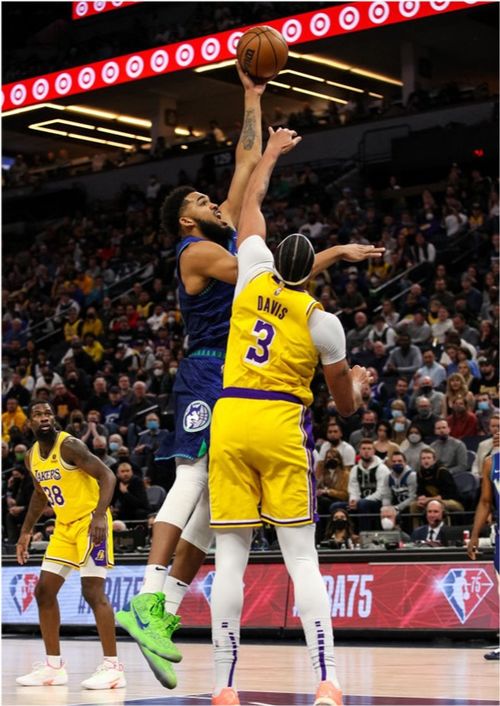 NBA焦点战：詹姆斯伤退，湖人不敌绿军，东契奇与双探花闪耀赛场