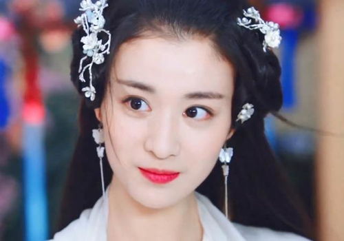 王楚然演绎妖妃：从争议到热议，她的演艺之路