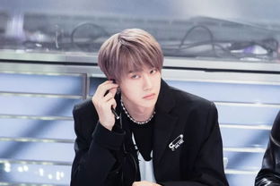 王一博LOEWE看秀look：时尚与个性的完美碰撞