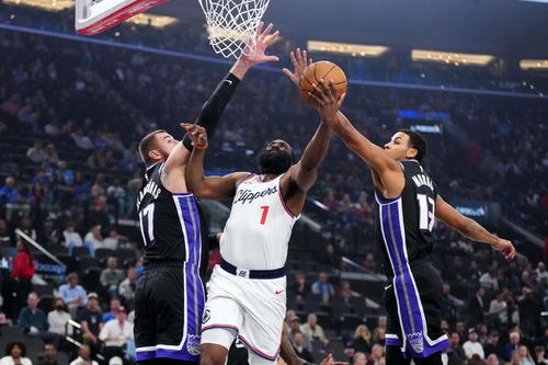 快船加时险胜国王：哈登与鲍威尔的精彩对决