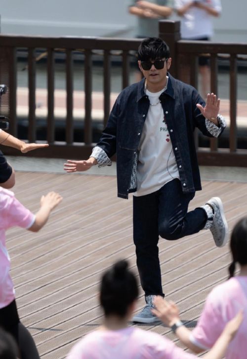 周杰伦被传澳门豪赌输10亿？公司紧急澄清真相