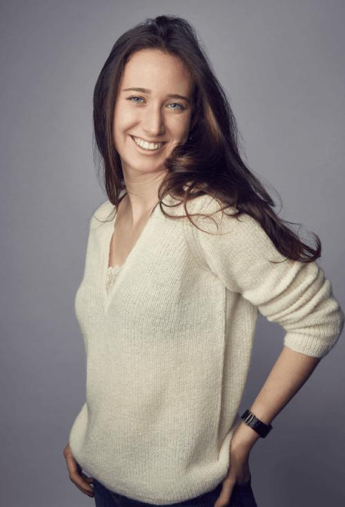 藤校毕业的她，如何用“幽灵名单”诈骗12.7亿？