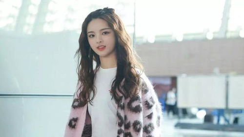 杨超越的时尚逆袭：从普通女孩到娱乐圈顶流