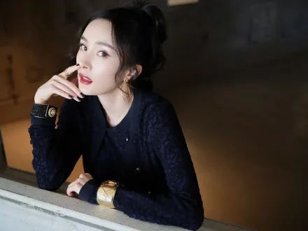 杨幂王一博官图：时尚与态度的碰撞