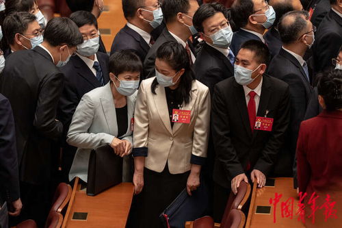 见证历史：姚明雷军等人参加人大闭幕会的难忘时刻