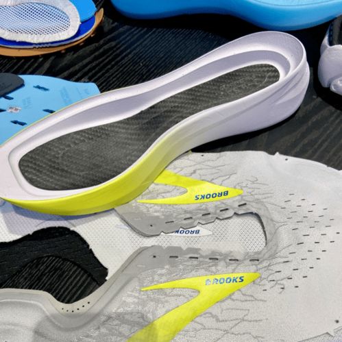 男子穿碳板跑鞋跑步患上足底筋膜炎：我的亲身经历与反思